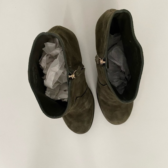 Tory Burch Sofia Lug Sole Bootie Green Suede Gold Logo 10.5 olive army Academia - Picture 7 of 12